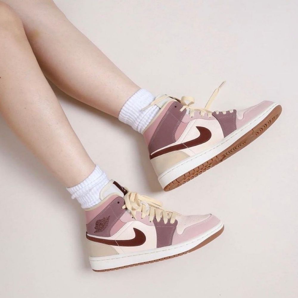 Air Jordan 1 Mid Dark Pony Smoky Mauve SE
